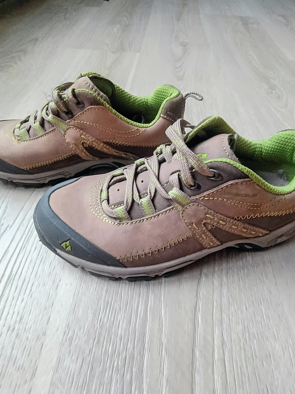 Vasque 7043 M Womens 7 Leather Trail Hiking Shoes Brown Green Gorpcore Outdoor